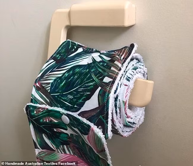 Daily Mail cho hay, một công ty ở Australia đã tạo ra "giấy vệ sinh" có thể tái sử dụng bằng cách giặt và bán ra thị trường. Mặt hàng này được đưa ra trong lúc nhiều người ở Australia đổ đến các siêu thị mua giấy vệ sinh giữa nỗi lo Covid-19 bùng phát. Nói là giấy vệ sinh nhưng thực ra các mảnh có một mặt làm từ vật liệu được in họa tiết, còn mặt kia làm bằng vải bông xù, hoặc khách có thể chọn loại vải có sợi tổng hợp thay vì vải bông xù.