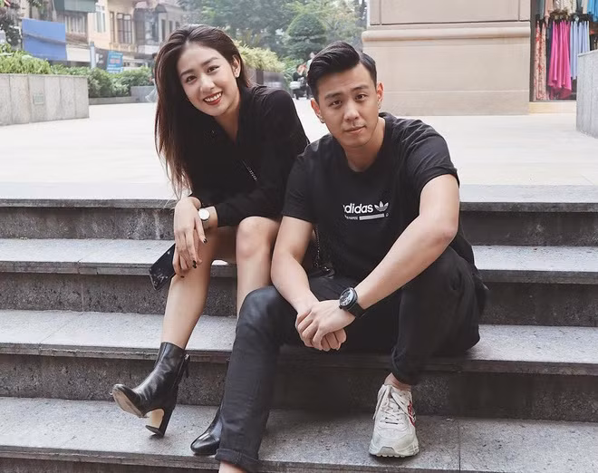 Huyme - Trang Lou là cặp anh trai - em gái nổi tiếng nhất nhì trên mạng xã hội khi đều là hot boy, hot girl đa tài. Trong khi Huyme (tên thật: Phạm Công Thành, sinh năm 1993) hút hơn 700.000 follower tại trang cá nhân, em gái anh cũng là hot mom xinh đẹp, được nhiều người ngưỡng mộ.