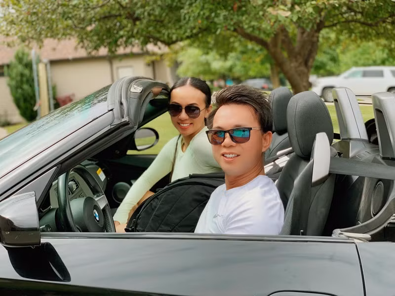 Vợ chồng Huyền Ny quen biết nhau từ nhỏ. Chồng chính là mối tình đầu của nữ MC. Tính đến nay, Huyền Ny và chồng gắn bó được gần 27 năm.