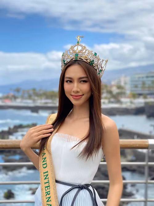 Trước đó, Công an tỉnh Đắk Lắk ra quyết định tạm hoãn xuất cảnh đối với Nguyễn Thúc Thùy Tiên từ ngày 15/3/2025 đến ngày 15/5/2025 để phục vụ công tác xác minh, điều tra. Ảnh: FB Thùy Tiên.