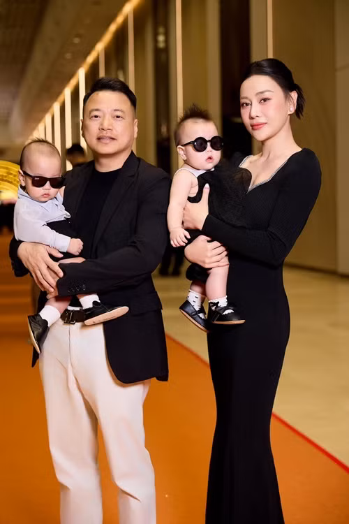 Vợ chồng Phương Oanh thoải mái đăng tải hình ảnh các con thay vì giấu kín như nhiều sao Việt.