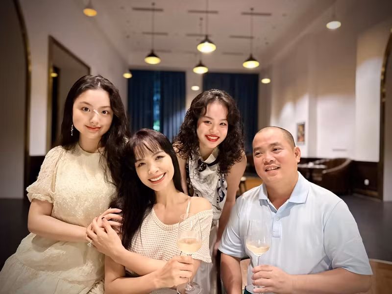 Theo Thúy Hạnh, ngoài niềng răng, Suti còn giảm cân thành công khi bước vào tuổi dậy thì.