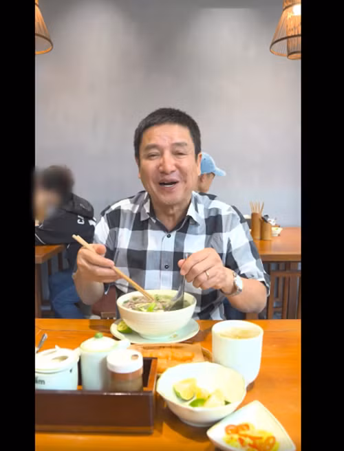 Chí Trung chia sẻ các video đánh giá món ăn.