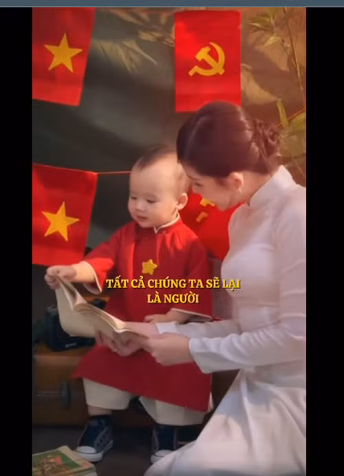 Vợ chồng Ngân Anh chụp ảnh nghệ thuật cùng "em bé yêu nước" Tino.