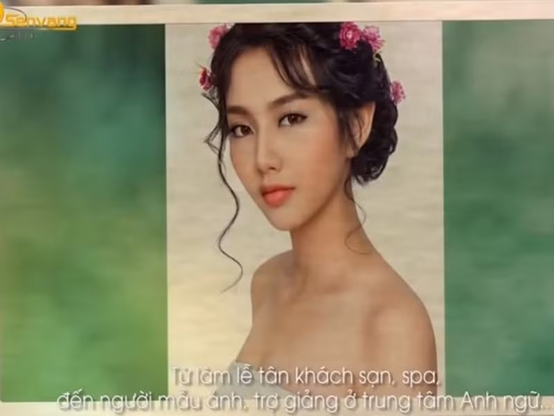 Thùy Tiên chia sẻ, cô làm nghề trang điểm, chụp hình, kiếm 60.000 đồng mỗi buổi. Nàng hậu cảm thấy may mắn vì có sức khỏe. “Tôi may mắn vì có một hình hài trọn vẹn và một trái tim nồng ấm để theo đuổi những ước mơ của mình”, cô cho biết. Ảnh: Chụp màn hình.