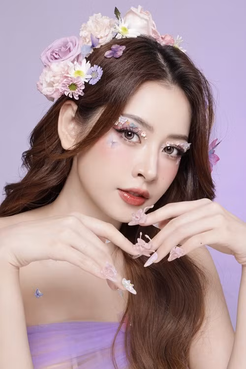 Nhiều năm qua, nhan sắc của hot girl Chi Pu được cư dân mạng trong nước và quốc tế đánh giá cao. Năm 2020, trang Sina của Trung Quốc cho rằng Chi Pu xứng đáng với danh hiệu “đệ nhất mỹ nhân Việt”. Các trang tin của Trung Quốc như QQ, Ifeng, Sohu, On hay HK01 cũng hết lời khen ngợi nhan sắc của Chi Pu. Ảnh: FB Chi Pu.