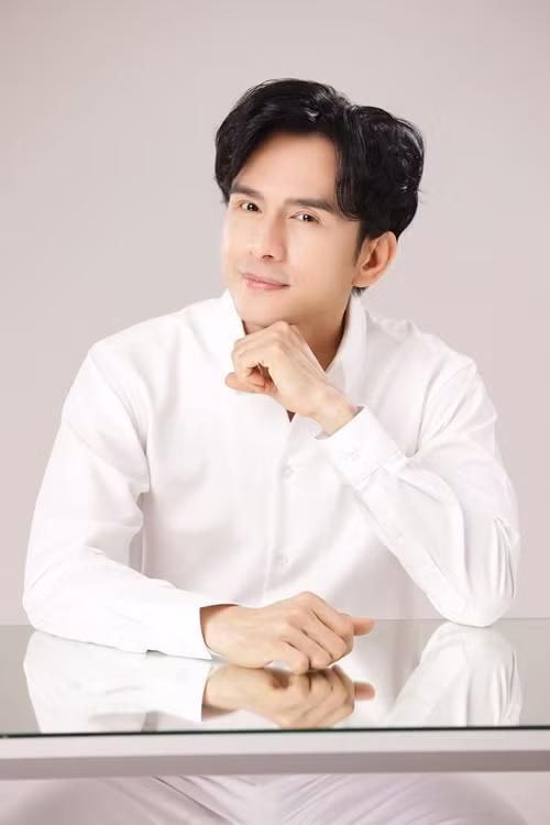 Trên trang cá nhân, ca sĩ Đan Trường bức xúc cho biết, anh bị lợi dụng hình ảnh quảng cáo cho một sản phẩm sữa. Ảnh: FB Đan Trường.