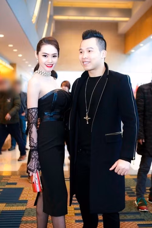 Linh Chi từng là "gà cưng" của Khắc Tiệp. Cô rời công ty của Khắc Tiệp vào năm 2015 do hết hợp đồng cũng như cô muốn đi con đường riêng. Ảnh: Phununews.