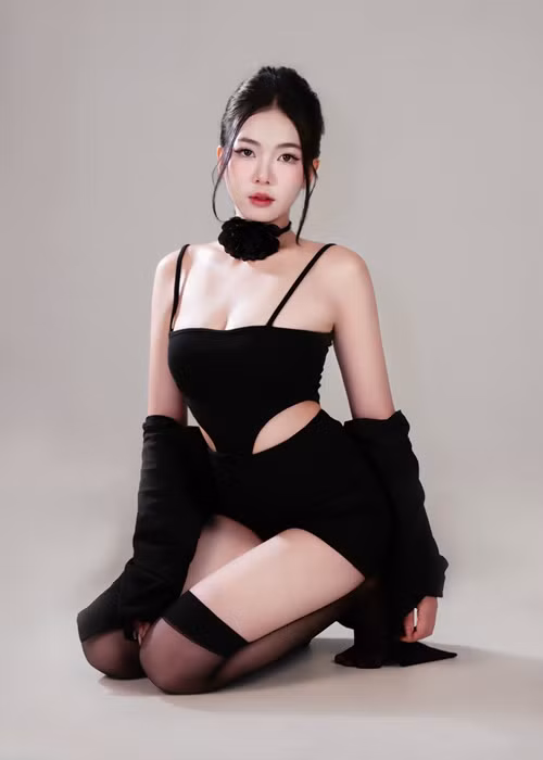 Ngọc Ánh vào top 5 cuộc thi Miss HUTECH 2021.