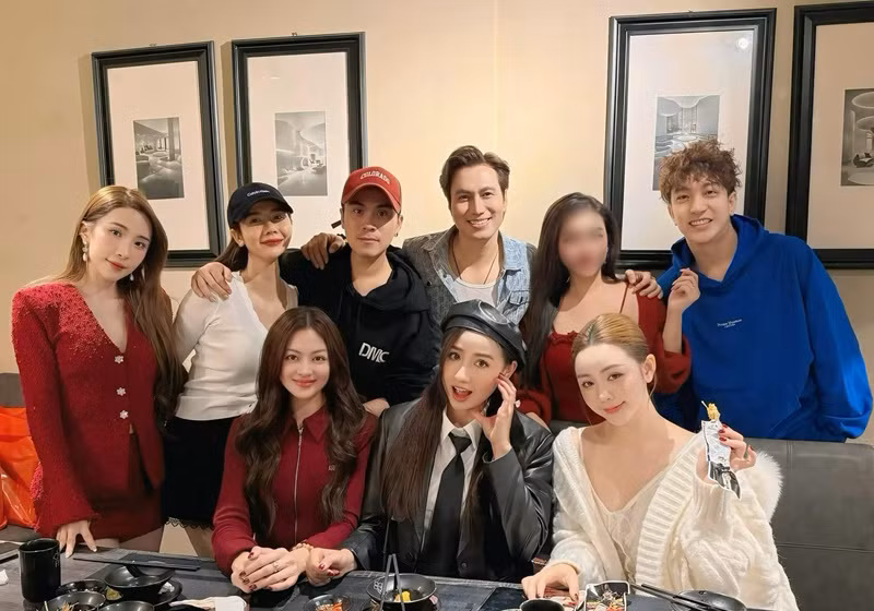 Diễn viên Lã Thanh Huyền cho biết: "Mọi người đều rất tự hào khi có một tình bạn đẹp, lâu bền và gắn bó như vậy". Ảnh: FB Lã Thanh Huyền.