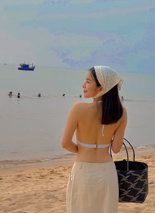 Không sở hữu chiều cao chuẩn và thân hình bốc lửa, Trần Vân vẫn hút mắt người đối diện nhờ vóc dáng cân đối. Ảnh: FB Trần Vân.