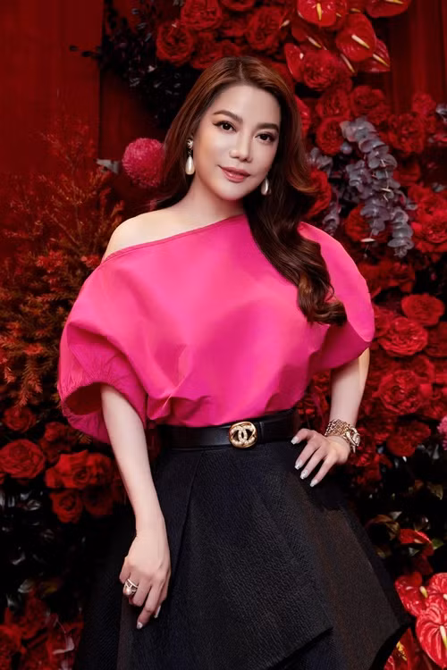 Nữ diễn viên phim Hương ga nói thêm: "9 tháng qua phía tôi chịu đựng nhiều sự hiểu lầm và thị phi nhưng tôi vẫn im lặng, nhẹ nhàng lịch sự để giữ hình ảnh đối tác. Song mọi việc đã đi quá giới hạn. Tôi chỉ mong đối tác giữ chữ tín và tôn trọng lẫn nhau”.