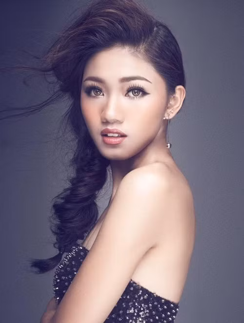 Ngô Thanh Thanh Tú sinh năm 1994, đoạt ngôi vị Á hậu 1 cuộc thi Hoa hậu Việt Nam 2016.