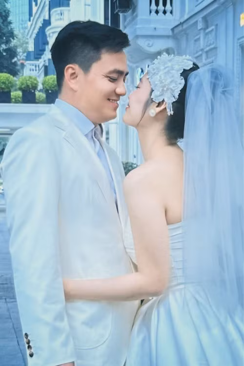 Trước khi rút khỏi Miss Cosmo Vietnam 2025, Nông Thúy Hằng cùng bạn trai đi chụp ảnh cưới. Ảnh: FB Nông Thúy Hằng.