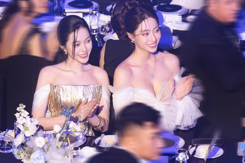 Nàng hậu theo đuổi phong cách gợi cảm, tôn đường cong hình thể.