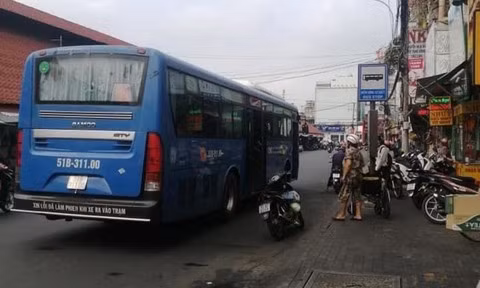  Tạm ngưng việc nữ tiếp viên xe buýt từ chối phục vụ người khuyết tật: Ngày 8/4, Trung tâm Quản lý Giao thông công cộng TPHCM đã tạm ngưng công việc với Phạm Thị Ngọc H. nữ tiếp viên xe buýt để làm tường trình vì có hành vi từ chối phục vụ người khuyết tật. Thông tin nữ tiếp viên xe buýt được cho là từ chối cho người khuyết tật lên xe tại trạm chợ Thủ Đức gây bức xúc. 