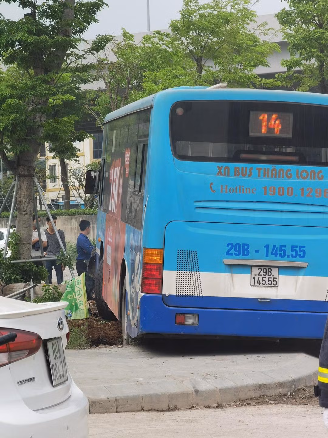 Hiện vụ xe buýt tông chết người đi bộ đang được cơ quan chức năng điều tra, làm rõ.