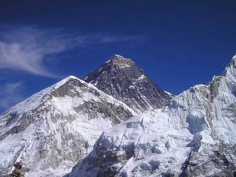 Dãy núi Himalaya có 9 trong số 10 đỉnh núi cao nhất thế giới, phần lớn trong số đó nằm ở đất nước Ấn Độ.