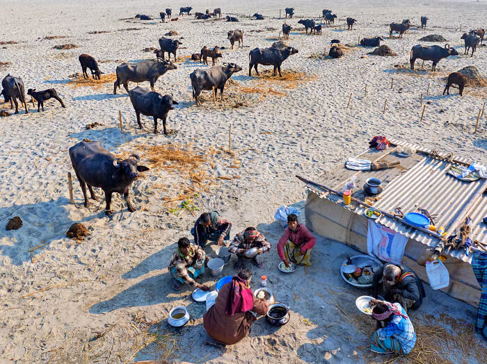 Bức ảnh chụp tại một vùng xa xôi hẻo lánh ở phía bắc Bangladesh.