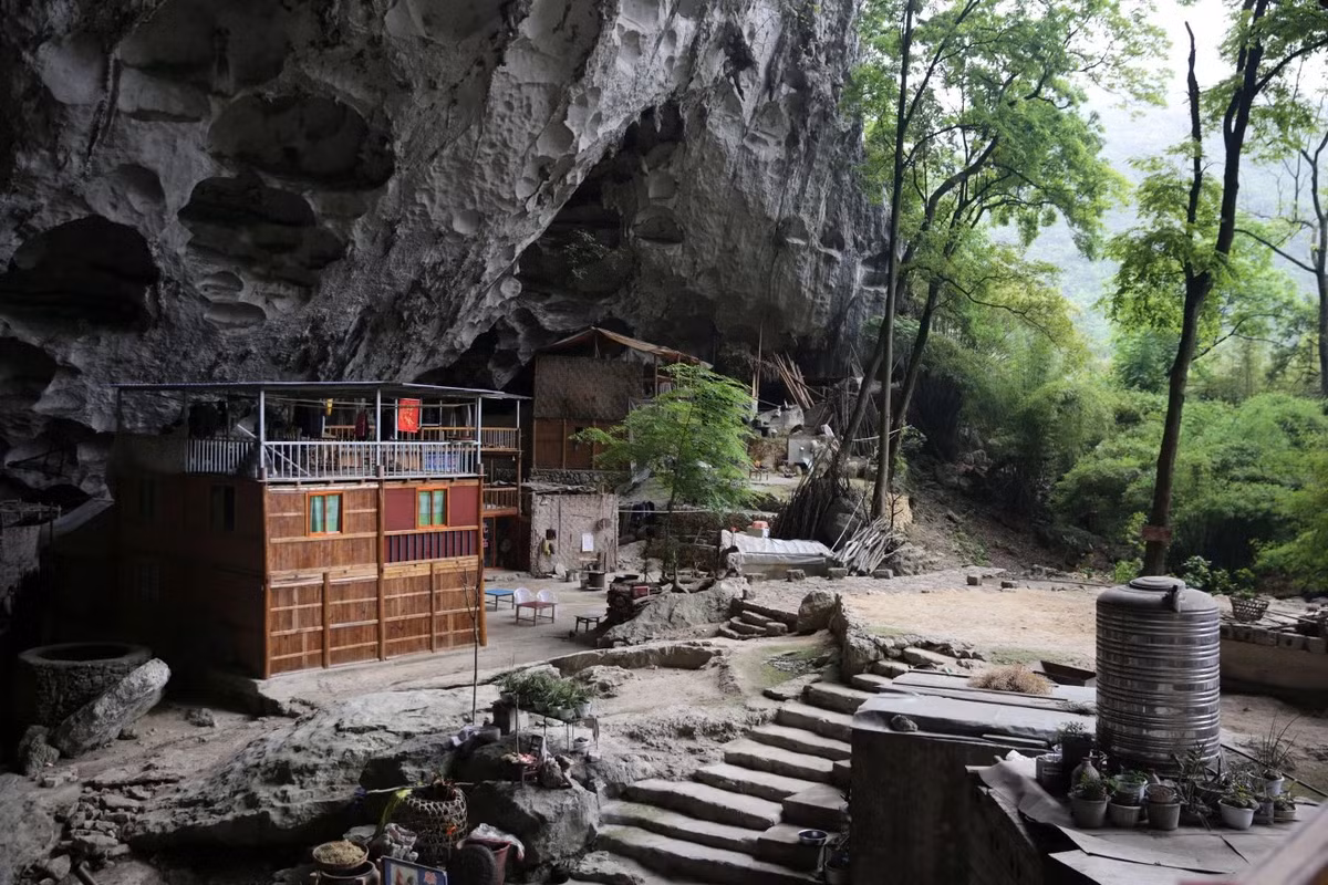 Kinh ngac cuoc song cu dan o ngoi lang dac biet trong hang dong-Hinh-5