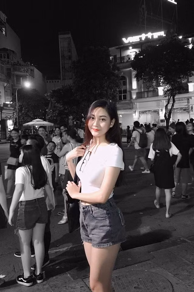 Ít ai biết rằng, một cô nàng Thanh Huyền sở hữu thân hình "bốc lửa" như hiện tại từng là một cô gái gầy gò, thiếu sức sống.