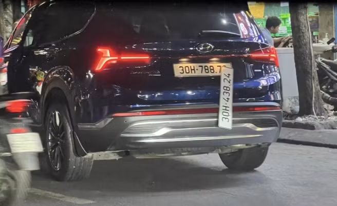 Xác minh ô tô Hyundai Santa Fe gắn hai biển kiểm soát Hà Nội Xac minh o to Hyundai Santa Fe gan hai bien kiem soat Ha Noi