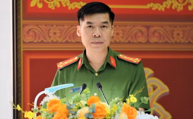 Đại tá Cao Minh Huyền sinh năm 1974, quê quán: thành phố Hưng Yên, tỉnh Hưng Yên. 