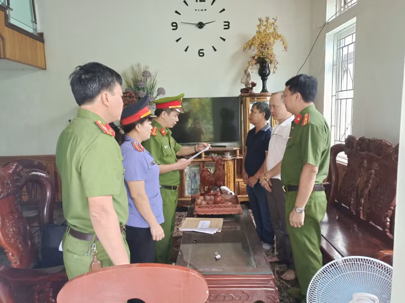 Giam doc va nu ke toan o Thanh Hoa bi khoi to vi tron thue