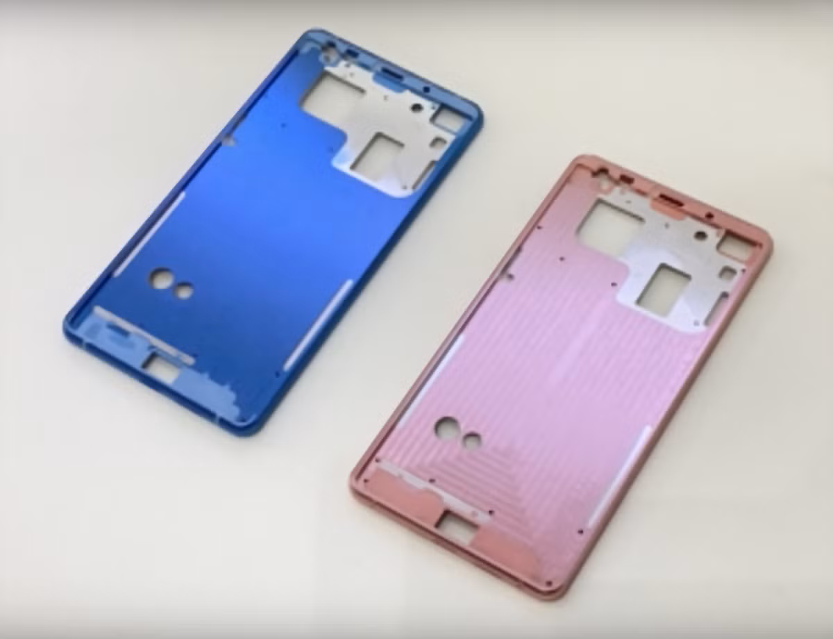 Bphone 4 bat ngo lo thiet ke, them mau va bo goc tron
