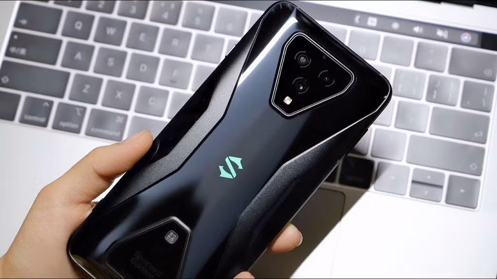 Black Shark 3 Series cung cấp cho người dùng trải nghiệm sạc nhanh 65W và tăng tương đương dung lượng pin 300mAh thông qua việc xả song song, để người chơi vẫn có thể chơi các trò chơi di động như họ muốn trong kỷ nguyên 5G.