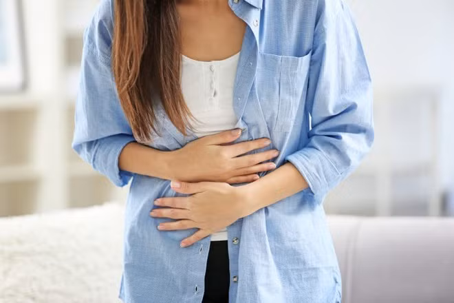 Thứ năm, thay đổi đột ngột lượng đường trong máu. Bệnh tiểu đường là do insulin tiết ra không đủ, việc tiết insulin có mối quan hệ rất lớn với tuyến tụy nên khi đột ngột xuất hiện triệu chứng đường huyết tăng cao thì có thể là tuyến tụy có vấn đề.