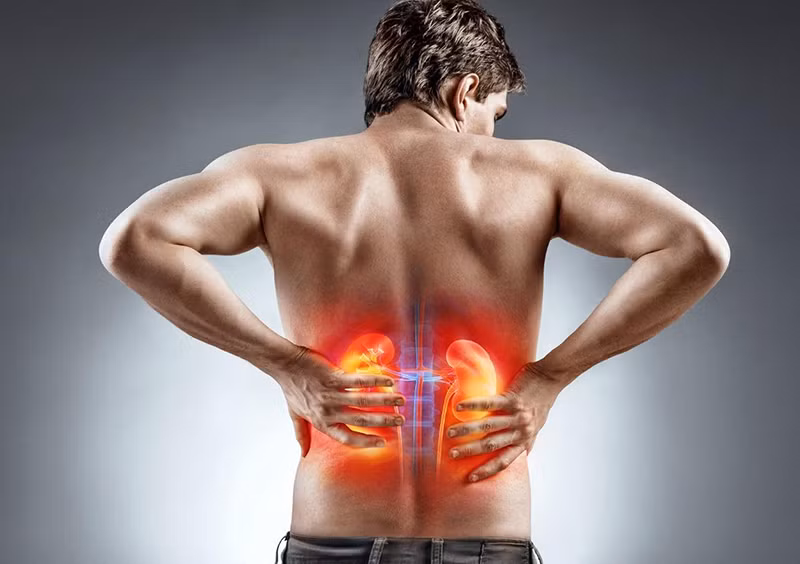 Bác sĩ Bao Bội Diễm - Chủ nhiệm khoa Thận của bệnh viện nói với Tiểu Lăng rằng, sự xuất hiện quá nhiều protein gây phù nề nghiêm trọng. Cụ thể, lượng protein dư thừa sẽ làm tăng gánh nặng cho thận và gây rối loạn miễn dịch, điều này khiến anh mắc bệnh.