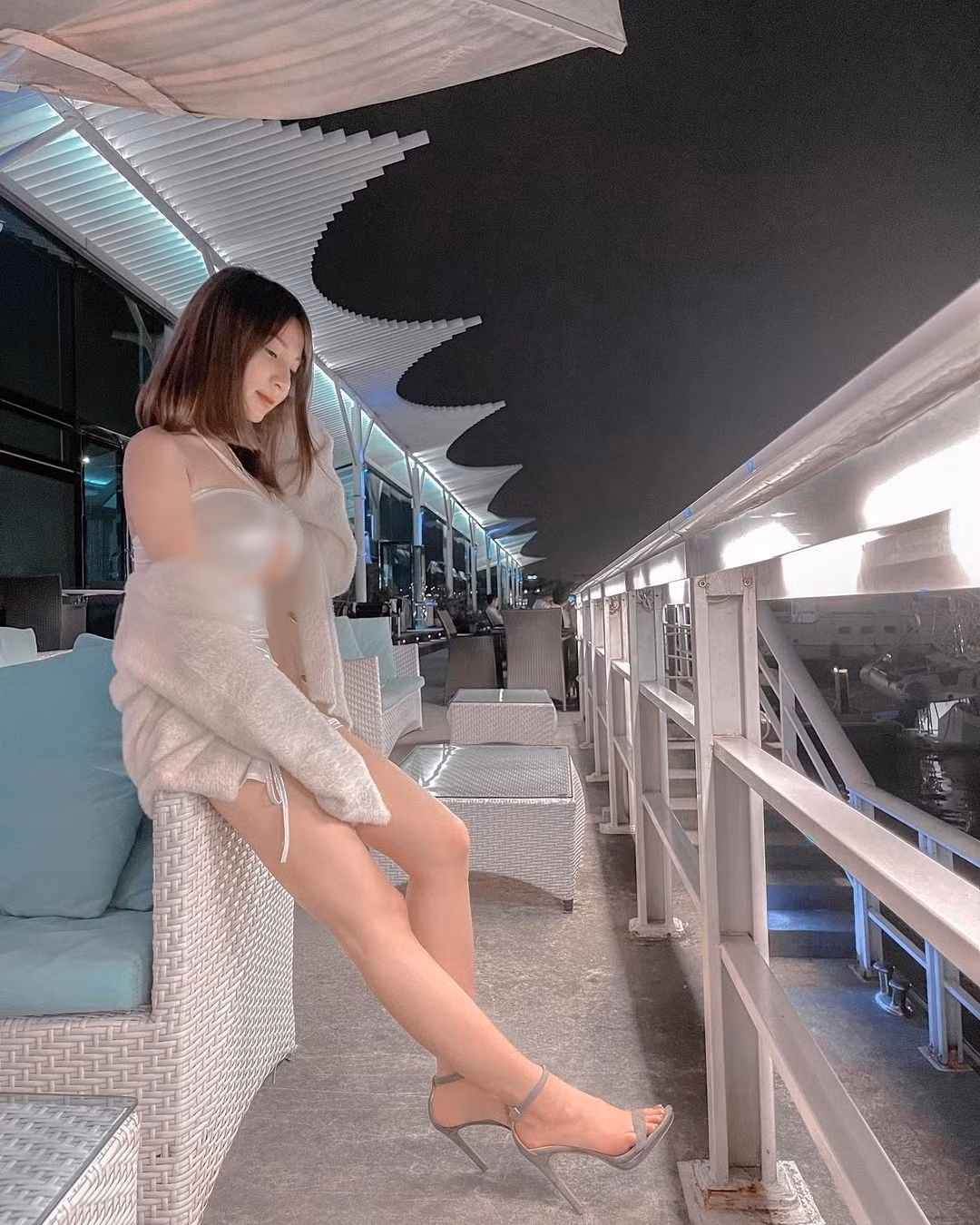 Được biết, vòng một của nữ bác sĩ thú y xinh đẹp Trương Bì Bì lên tới cup F. Cũng chính vì vậy, ngoài việc làm chuyên môn liên quan đến thú y, Trương Bì Bì còn là một nữ người mẫu trực thuộc JKF.