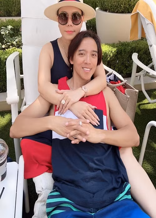 Hoài Phương từng chia sẻ, anh ngày càng yêu Việt Hương. Nam nhạc sĩ thừa nhận, vợ không có gương mặt của hoa hậu, không có chân dài như người mẫu, nhưng có "một trái tim vàng" mà chẳng mấy ai có được. Ảnh: FBNV