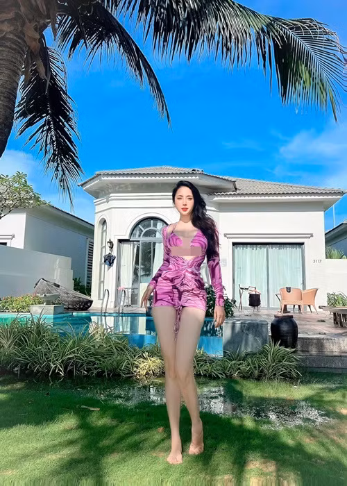 Năm 2021, Thảo Bebe chia sẻ, số đo 3 vòng là 100-62-94 cm. So với trước khi sinh con, vòng 1 và 2 của nữ DJ không thay đổi, trong khi số đo vòng 3 tăng lên.