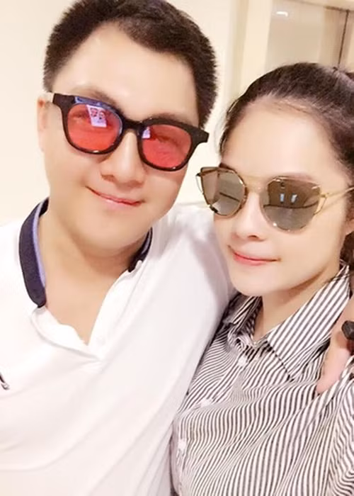 Dương Cẩm Lynh vốn lận đận trong đường tình duyên. Năm 2015, cô quen biết nhà sản xuất phim Việt kiều Australia tên Anh Khoa khi cùng tham gia Liên hoan phim tại Pháp. Lúc này, Anh Khoa vừa ly hôn. Ảnh: FBNV