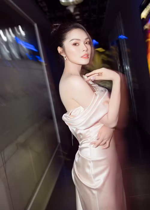 Tinh duyen lan dan cua Duong Cam Lynh lan 2 lam me don than