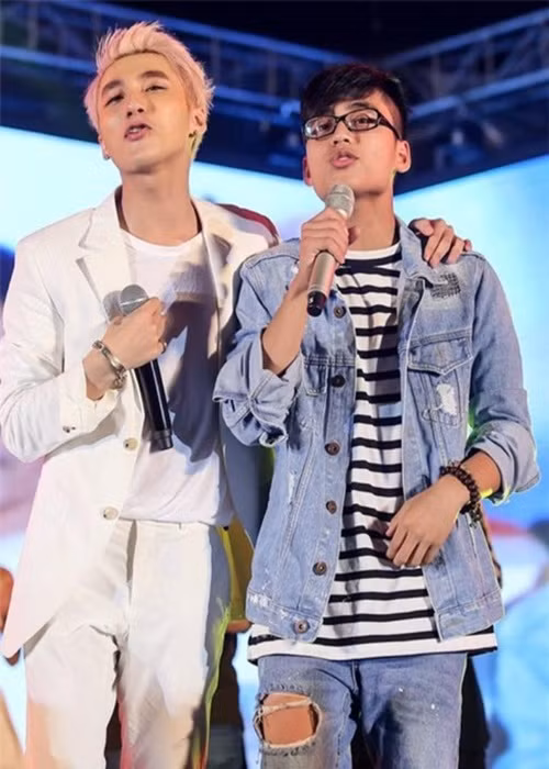 Khi vào showbiz, Việt Hoàng lấy nghệ danh là MONO, không hoạt động trong công ty giải trí của anh trai. Ảnh: Vietnamnet