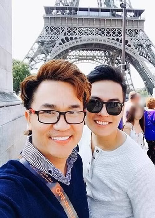 Theo Tấn Phát, cả hai hòa hợp về sở thích, cùng muốn làm nhiều việc có ích cho cộng đồng nên ngoài nghệ thuật, cả hai còn ăn ý ngoài đời. Ảnh: Saostar