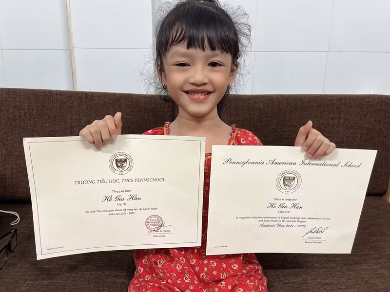 Con gái Hồ Việt Trung học ở trường quốc tế. Nam ca sĩ chú trọng rèn luyện tính tự lập và các kỹ năng mềm cho con. Ảnh: FBNV