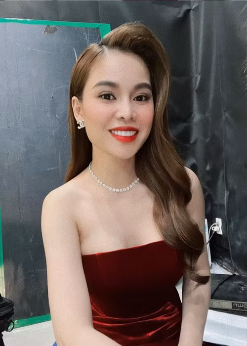 Vài năm gần đây, Giang Hồng Ngọc chuyển hướng theo dòng nhạc Bolero.