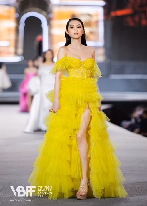 Nguyễn Thùy Linh là đối thủ đáng gờm của Nam Em. Mới đây, cô vào thẳng top 20 Miss World Vietnam 2022 nhờ giành giải Người đẹp bản lĩnh. Ảnh: FBNV
