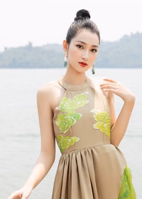 Cũng vào thẳng top 20, Nguyễn Thị Phương Linh là thí sinh giành giải Người đẹp Du lịch. Ảnh: FBNV