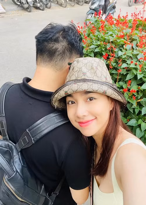 6 năm kết hôn, tình cảm vợ chồng Victor Vũ vẫn mặn nồng như ngày mới yêu.