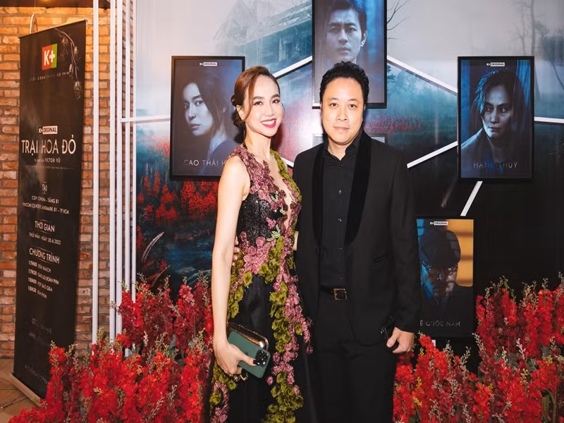 Cặp đôi trai tài gái sắc sánh đôi tại các sự kiện giải trí.