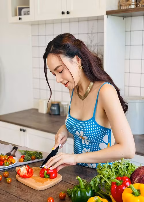 Đinh Ngọc Diệp trẻ trung dù là bà mẹ hai con và ở tuổi 38.