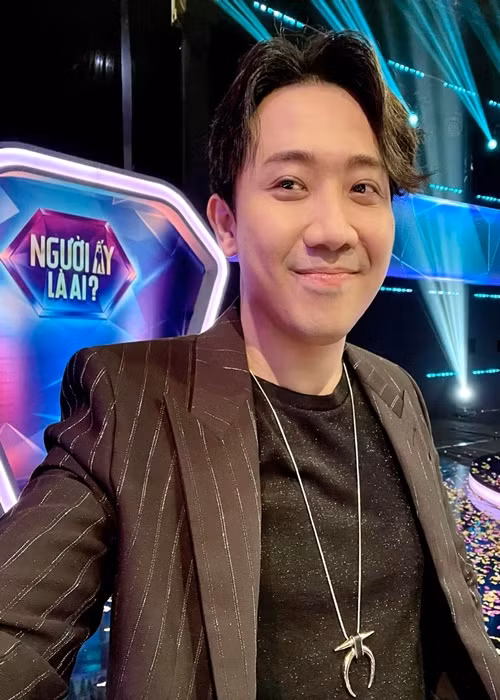 Trấn Thành có thu nhập “khủng”. Cát-sê trung bình của anh cho mỗi tập gameshow lên sóng truyền hình khoảng 30 triệu đồng. Còn với các chương trình bên ngoài, một bầu show tiết lộ để mời Trấn Thành thì cái giá lên tới 120 triệu đồng. Ảnh: FBNV