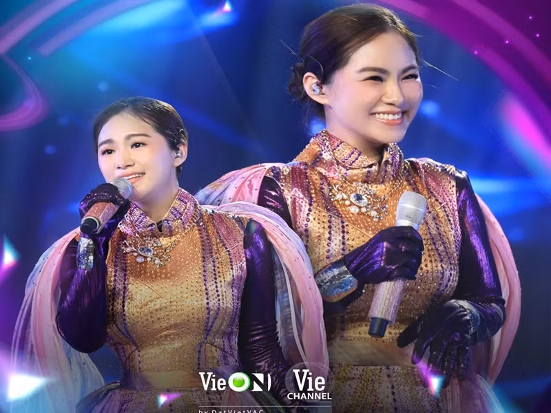Trấn Thành còn chia sẻ sự nể phục dành cho Lương Bích Hữu khi cô hát ca khúc "Xem như em chẳng may" ở vòng đầu. Nam MC nói: “Tôi nói thật, tôi không biết bạn làm cách nào mà hát được như vậy ở vòng 1. Tôi thề là tôi nể bạn quá!”. Ảnh: Lao động