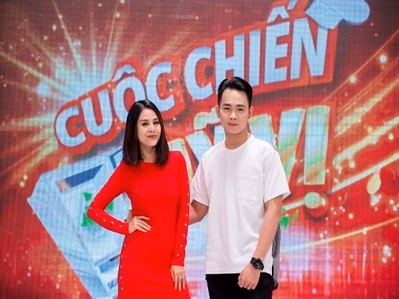Nam Thư từng vướng tin đồn hẹn hò với quán quân Cười xuyên Việt 2016 Anh Tú. Trong cuộc phỏng vấn với Nhịp sống Việt, Anh Tú khẳng định anh và Nam Thư chỉ là đồng nghiệp. Ảnh: Vietnamnet