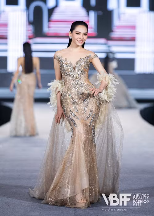 Mai Phương giữ phong độ ở các phần thi phụ.